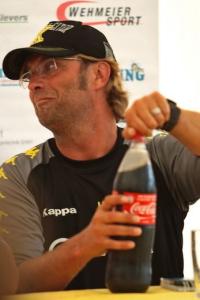 Jürgen Klopp erstmals als Trainer von Borussia Dortmund im Testspiel bei Eintracht Rheine.