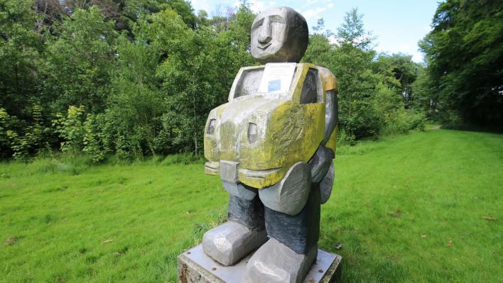 Die Skulptur Taxi Driver steht in Castrop im Goldschmiedingpark. Die Skulptur Taxi Driver steht in Castrop im Goldschmiedingpark.
